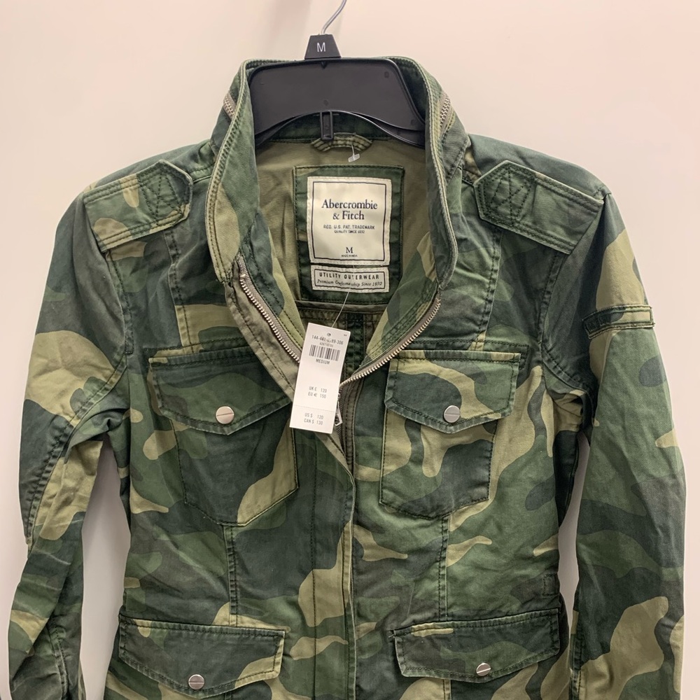 Medium Abercrombie & Fitch camo lightweight jacket